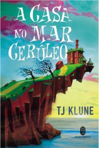 capa do livro a casa do mar ceruleo de tj klune para ilustrar o artigo literário sobre 15 livros de Fantasia em Volume unico